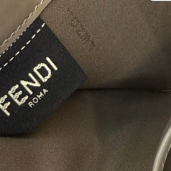 Fendi F Beige Leather Bi-Fold Wallet with Gold Logo. 31/2 X 41/2 - Picture 12 of 16